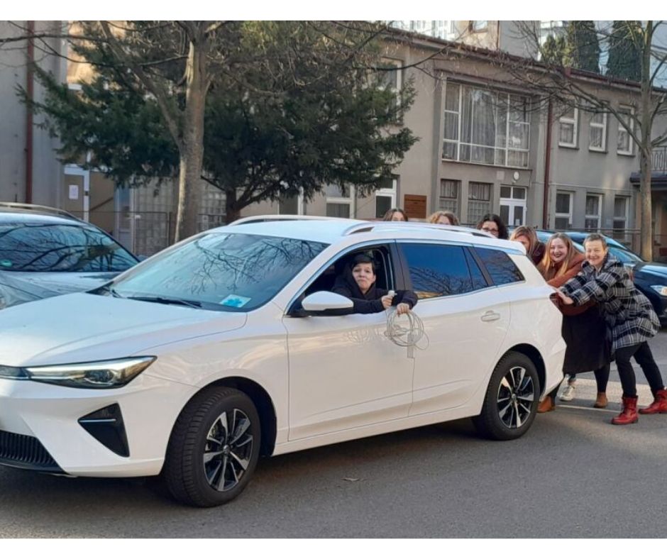 PROSÍME, posuňte nás před donátory
